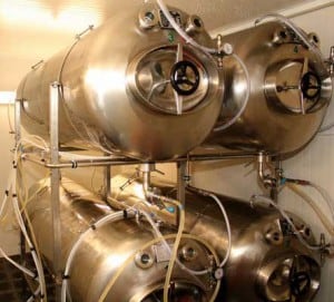 Serving tanks with the “bag-in-box” system, horizontal, non-insulated