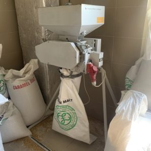 MMR-100 : Malt mill / Malt crusher – machine to squeezing of malt grains, 3x400V 2.2 kW 400-700 kg/hr | wide hardened rollers