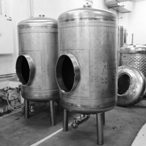 Serving tanks with the “bag-in-box” system, vertical, non-insulated